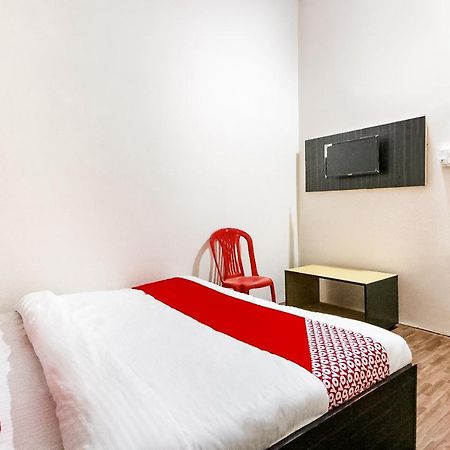 Oyo 69647 Yash Lodge Jabalpur Bagian luar foto