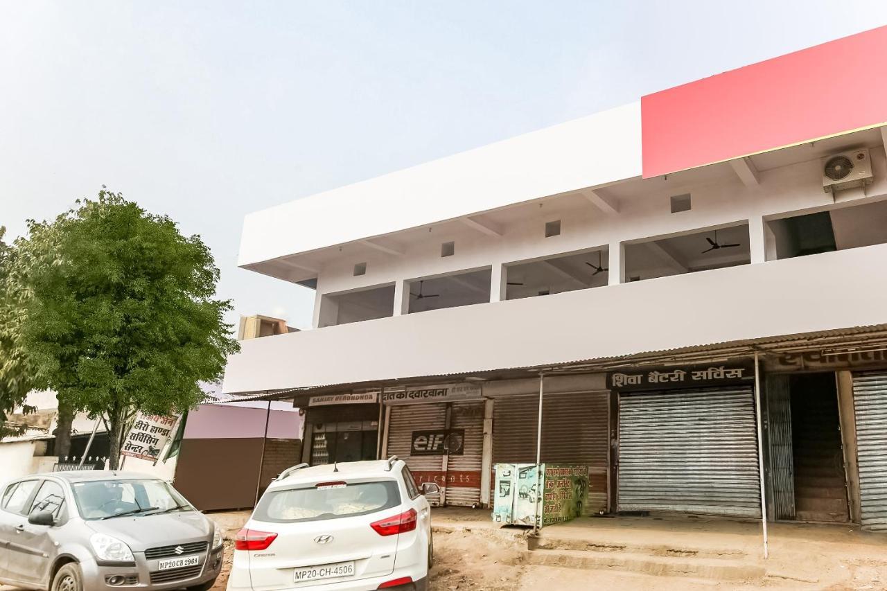 Oyo 69647 Yash Lodge Jabalpur Bagian luar foto