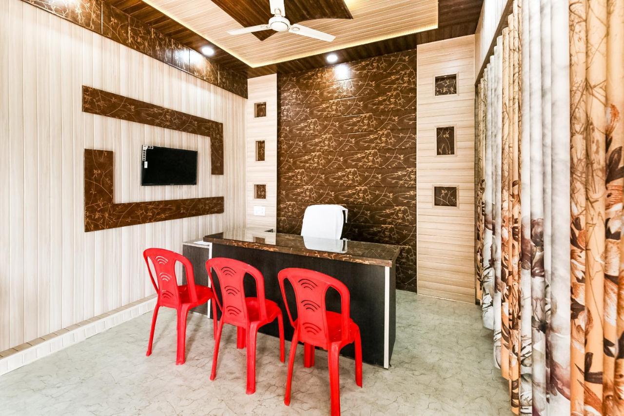 Oyo 69647 Yash Lodge Jabalpur Bagian luar foto