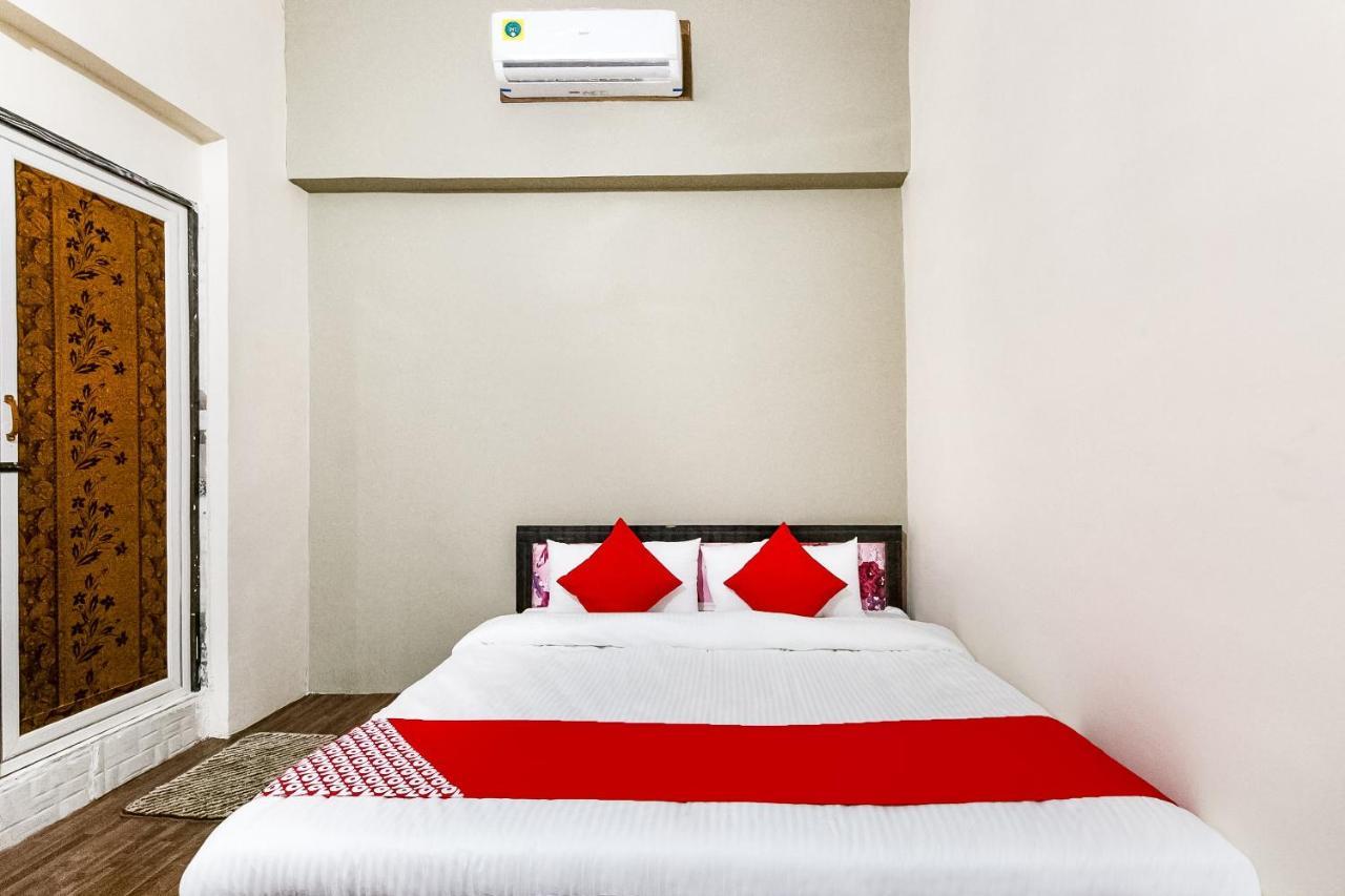 Oyo 69647 Yash Lodge Jabalpur Bagian luar foto