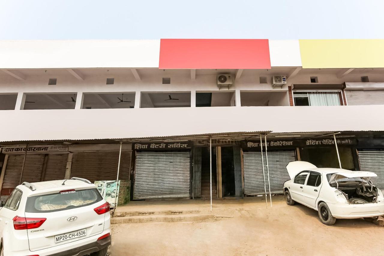 Oyo 69647 Yash Lodge Jabalpur Bagian luar foto