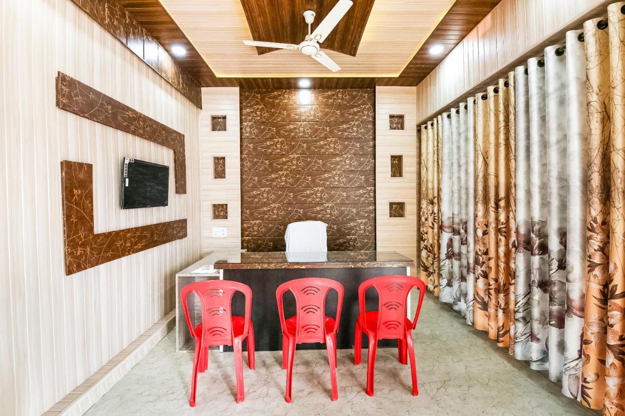 Oyo 69647 Yash Lodge Jabalpur Bagian luar foto