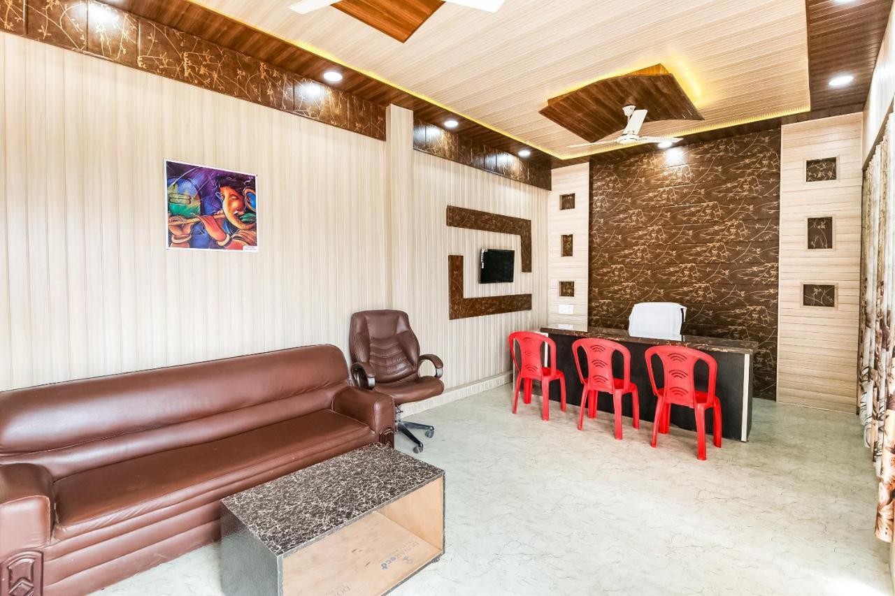 Oyo 69647 Yash Lodge Jabalpur Bagian luar foto