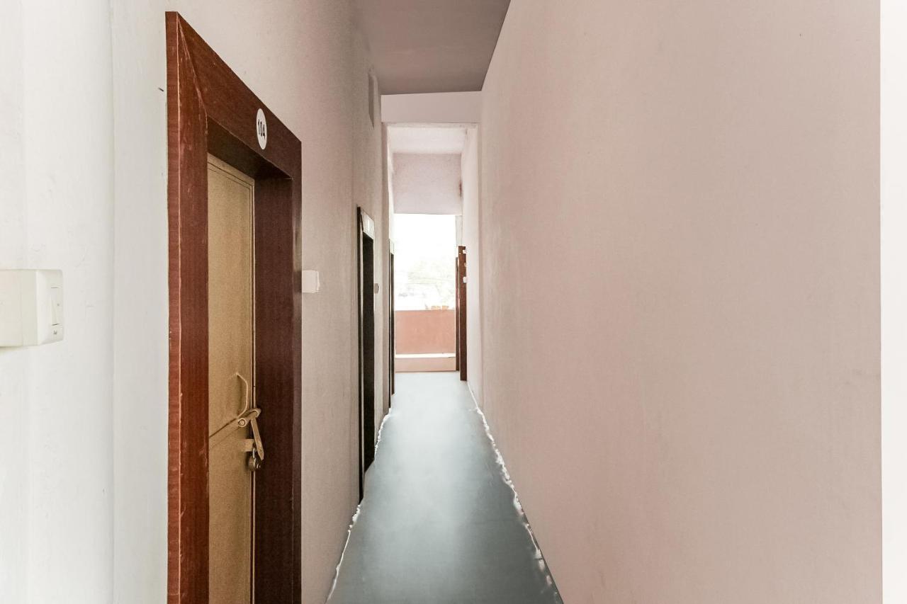 Oyo 69647 Yash Lodge Jabalpur Bagian luar foto