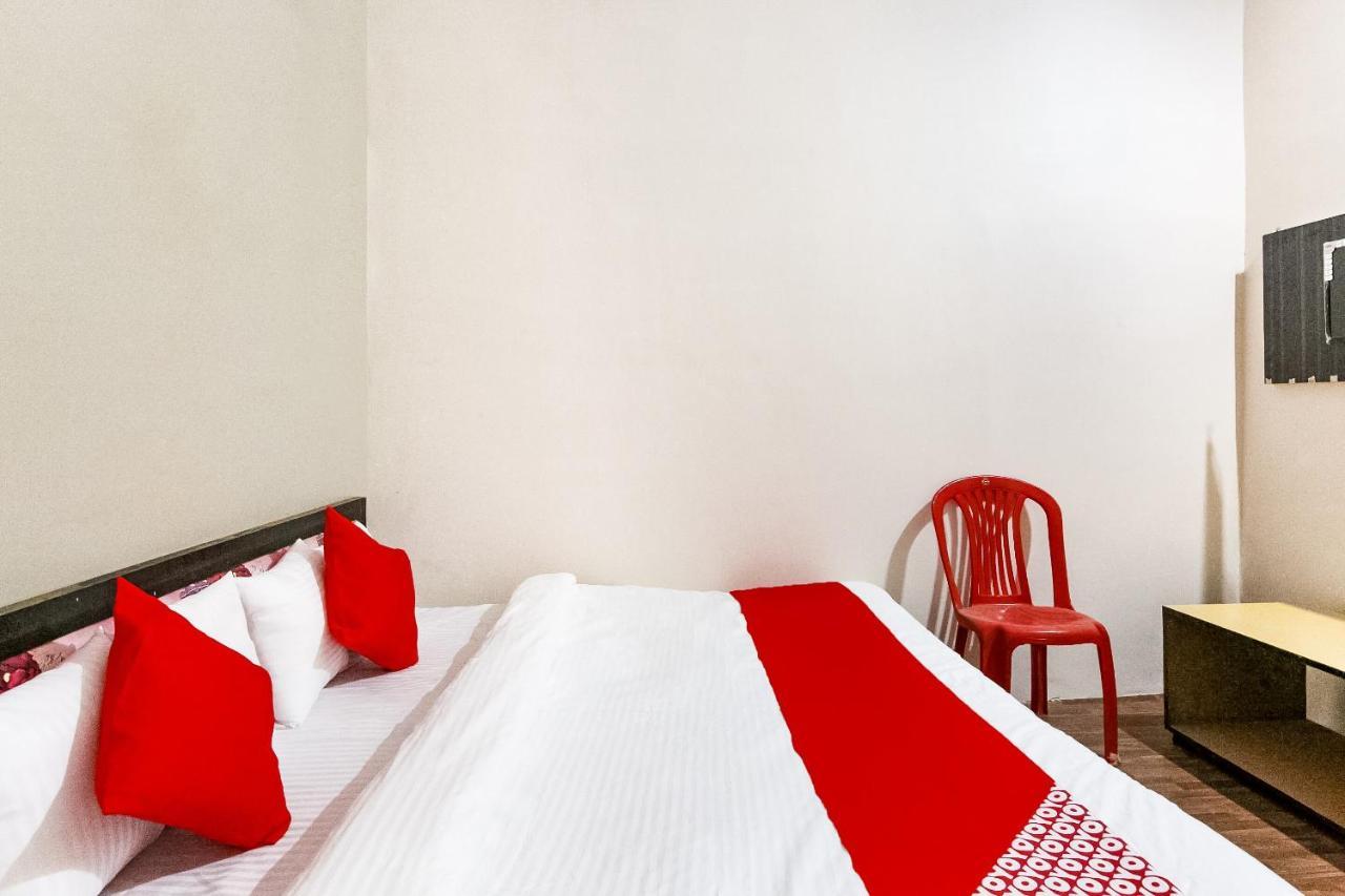 Oyo 69647 Yash Lodge Jabalpur Bagian luar foto