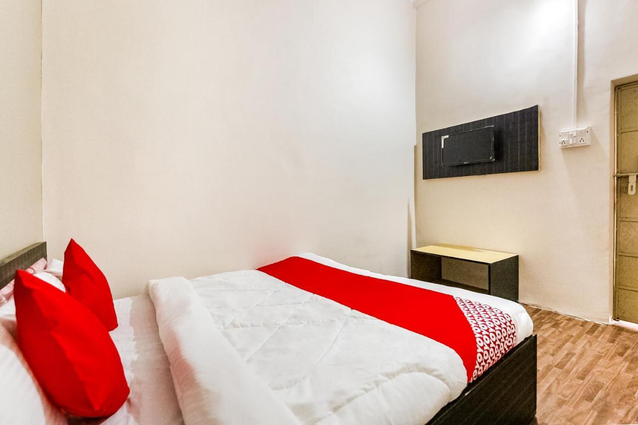Oyo 69647 Yash Lodge Jabalpur Bagian luar foto